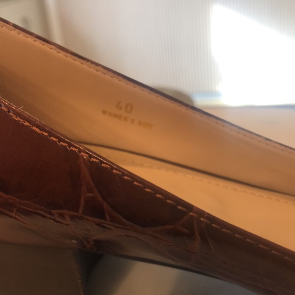 Tods Embossed Alligator Block Heel Kate Pumps - Picture 8 of 16